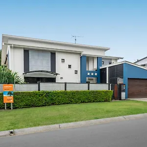 Holiday home Campbell St 11 Moffat Beach Caloundra